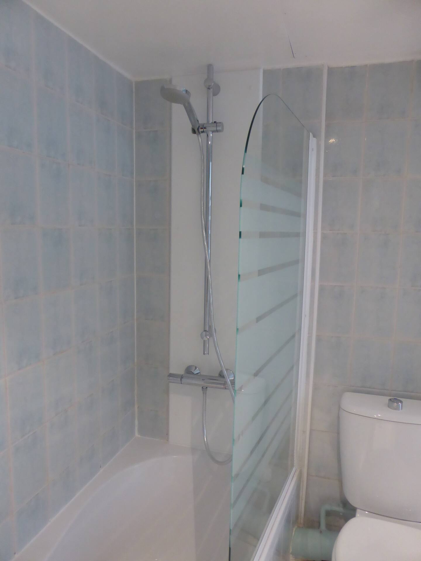 bath tube and shower